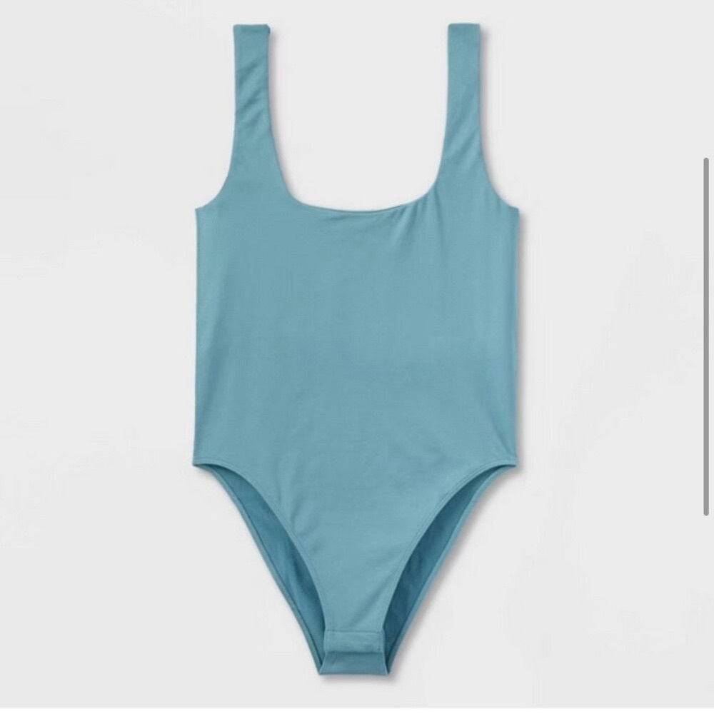 a new day | size M | Blue Bodysuit seamless smooth scoop tank with built in bra